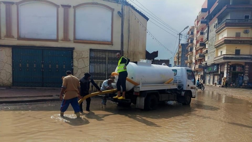 أعمال شفط المياه بكفر الشيخ