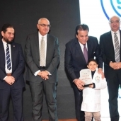 الطفل زياد خالد ووزير التعليم العالي