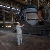 تطوير «الحديد والصلب» حلم العمال المؤجل