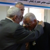 الدكتور جمال أبو المجد ..رئيس جامعة المنيا أثناء تكريمه