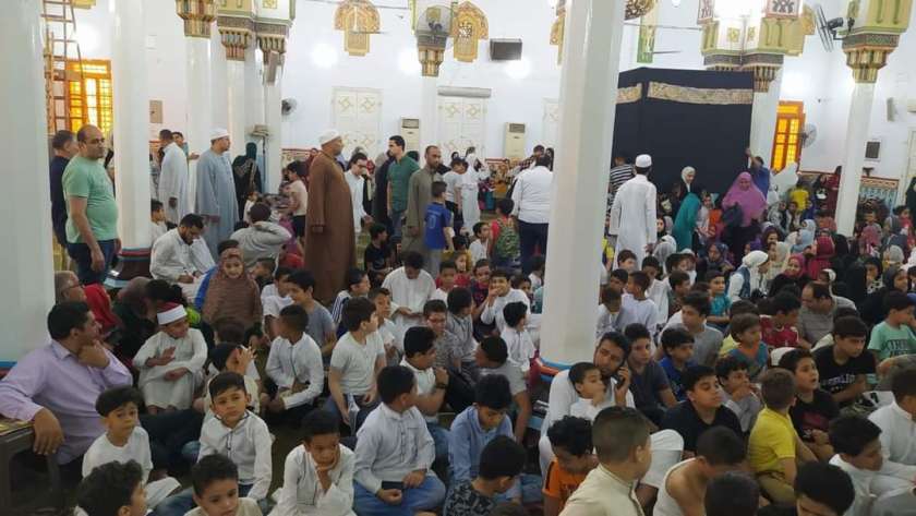 مسجد في بني سويف يحاكي مناسك الحج للأطفال بـ«مجسم للكعبة»
