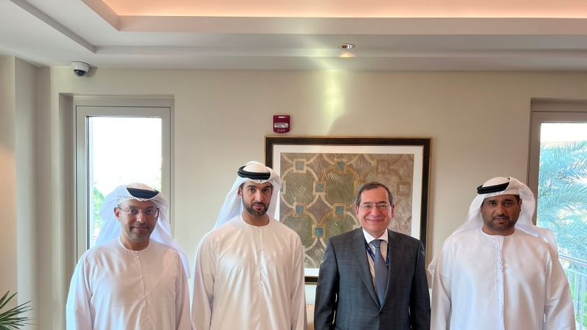 وزير البترول يلتقي مسؤولي الشركة الإماراتية