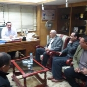 رئيس مجلس مدينة المحلة يرأس جلسة تمهيدية للصلح بين عائلتي "البخ والسبكي " بسبب خلافات عائلية سابقة