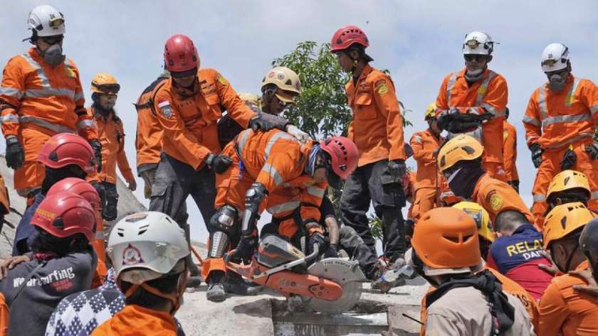 زلزلزال يضرب إندونسيا
