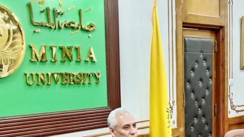رئيس جامعة المنيا د.عصام فرحات