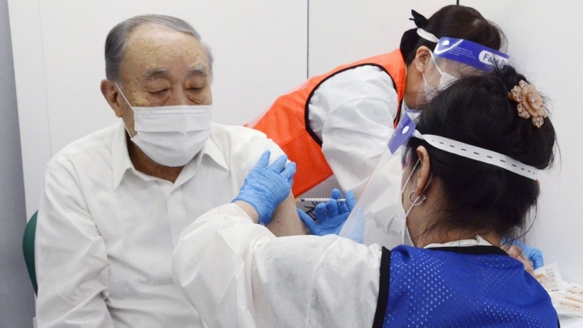 تطعيم المواطنين ضد كورونا فى اليابان