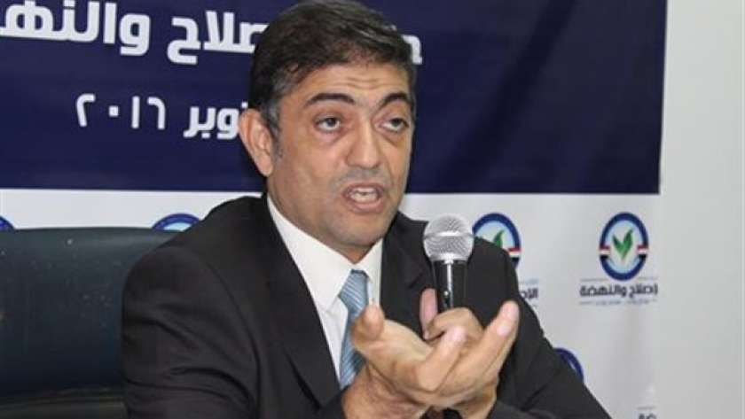 الدكتور هشام عبدالعزيز رئيس حزب الإصلاح والنهضة