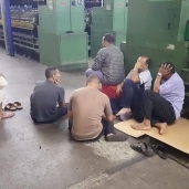 عدد من عمال «غزل شبين» أثناء إضرابهم عن العمل