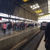 مسافرو أول قطار من محطة مصر بعد الحريق: "قلقون"