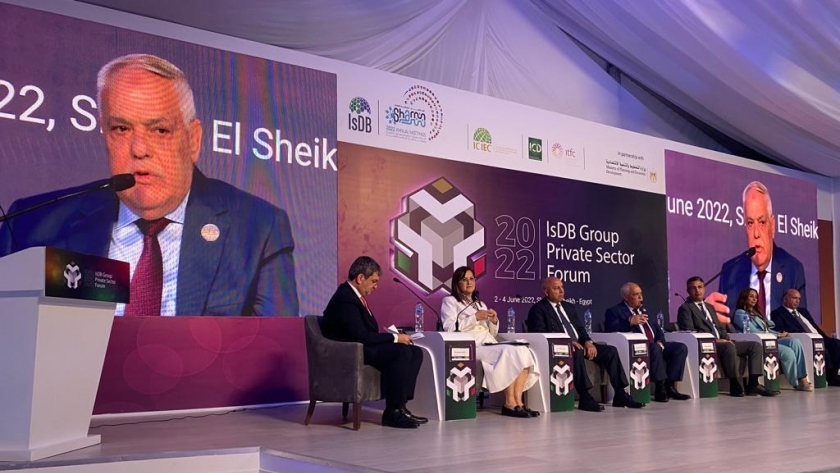 الفريق عبدالمنعم التراس خلال مشاركته في فعاليات اجتماع البنك الإسلامي للتنمية