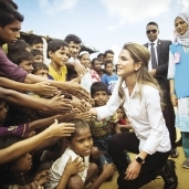 الملكة رانيا بين لاجئى الروهينجا