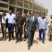 الأنصاري و عزيز و سالم يتفقدون المستشفى الجامعي الجديد بمدينة سوهاج الجديدة