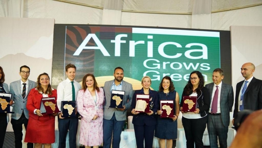 وزيرة البيئة تسلم جوائز مبادرة Africa Grows Green لمعالجة تغير المناخ من خلال الإبتكار وريادة الأعمال