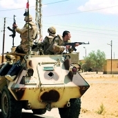 قوات الجيش تطارد الإرهابيين فى سيناء «صورة أرشيفية»