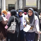 طالبات بعد أداء امتحان مادتى الأحياء والجغرافيا
