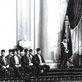 افتتاح الملك فؤاد للبرلمان 1924 ويقف بجواره سعد زغلول
