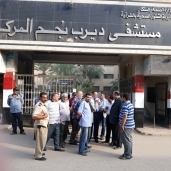 محافظ الشرقية يتفقد مستشفى ديرب نجم ويلتقي المواطنين