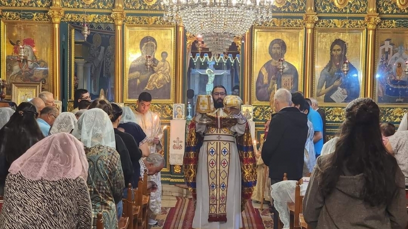 إقامة القداس الإلهي في كنيسة القديس بورفيريوس في غزة