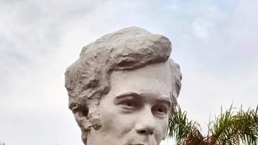 تمثال محمود ياسين