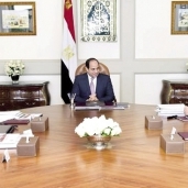 «السيسى» خلال لقائه مع رئيس الوزراء ووزير المالية أمس