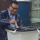 الدكتور محمد القناوي رئيس جامعة المنصورة يدلي بصوته