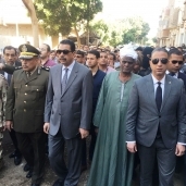 محافظ سوهاج يتقدم الجنازة العسكرية للشهيد كرم محمد
