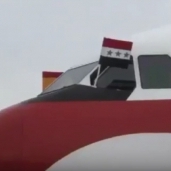علم العراق القديم على قمرة طائرة ملك أسبانيا
