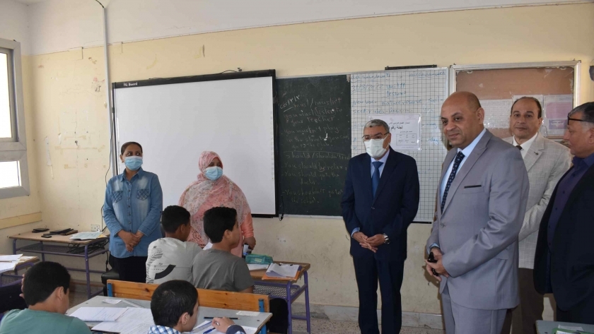 محافظ المنيا يتابع امتحانات
