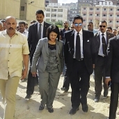 د. ليلى إسكندر وزيرة التطوير الحضرى فى إحدى جولاتها بمحافظة الإسكندرية «صورة أرشيفية»