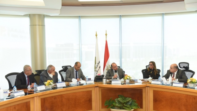 رئيس البورصة المصرية الدكتور محمد فريد- على هامش الاجتماع