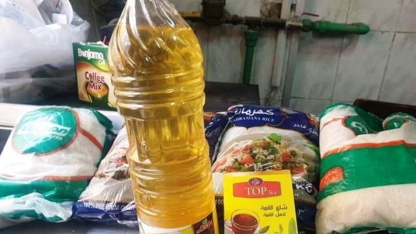 السلع والمواد الغذائية في معارض أهلا رمضان في سوهاج