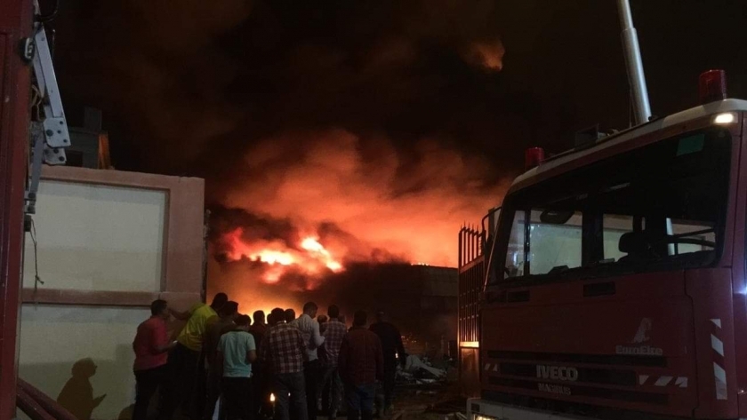 حريق هائل بمصنع بلاستيك ببرج العرب غرب الإسكندرية