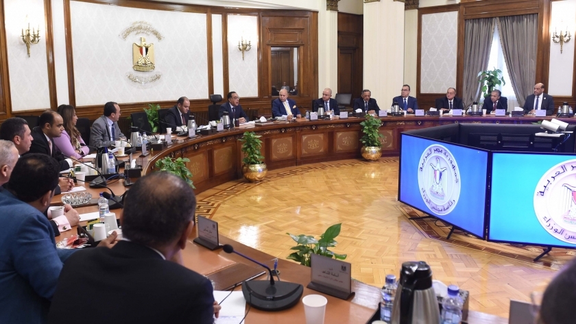 رئيس الوزراء يلتقي أعضاء اتحاد الصناعات المصرية