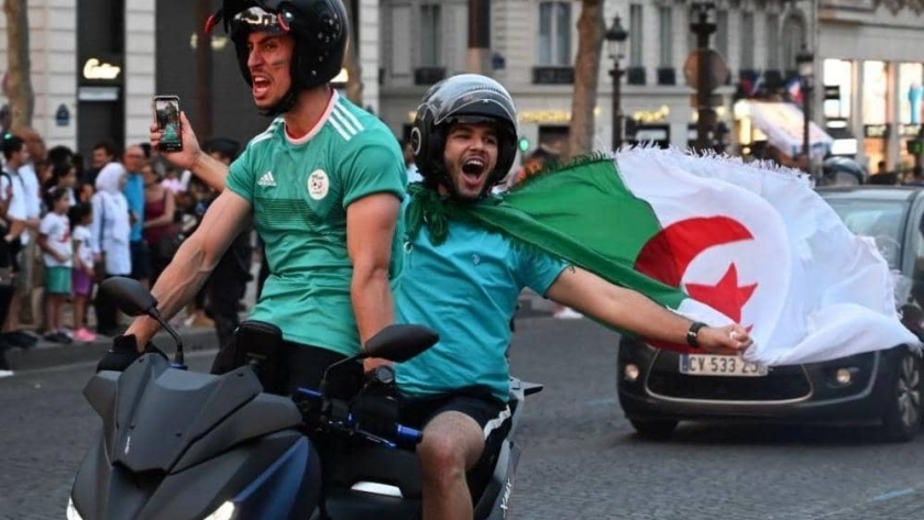 احتفالات مشجعين لمنتخب الجزائر