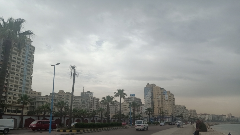 رغم الموجه الحارة.. هطول أمطار خفيفة على الإسكندرية 