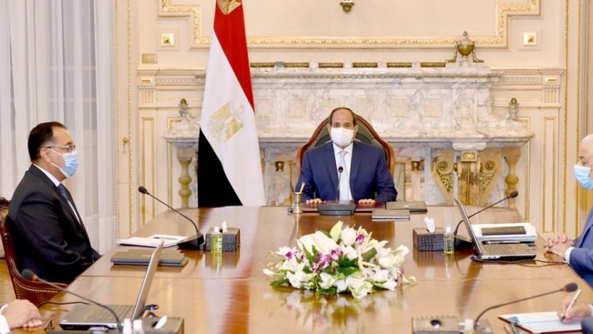 الرئيس عبدالفتاح السيسي خلال اجتماعه مع رئيس الوزراء ووزير العدل اليوم