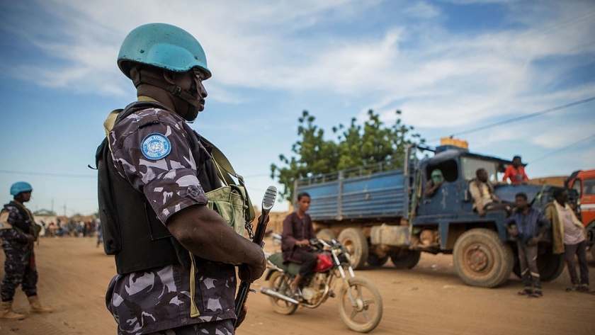 أحد عناصر بعثة  الأمم المتحدة المتكاملة المتعددة الأبعاد لتحقيق الاستقرار في مالي «مينوسما»