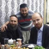 نجل أردوغان مع أعضاء "داعش"