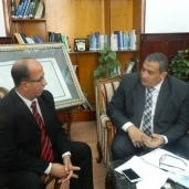 نائب محافظ القاهرة يلتقى رئيس حى الزيتون