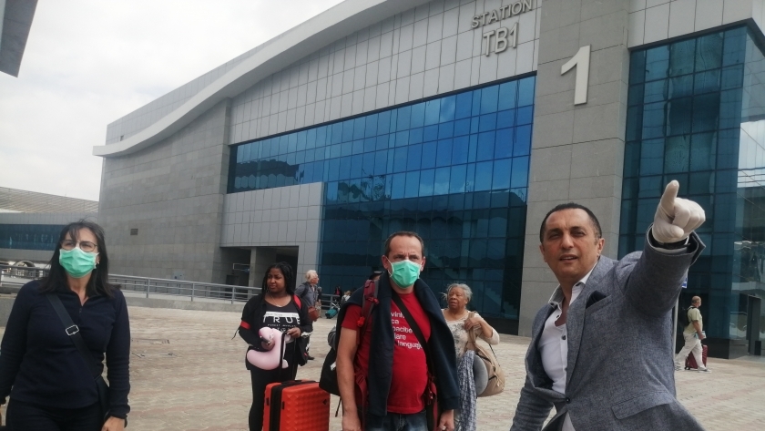 مصريون عائدون من الخارج عبر مطار القاهرة "أرشيفية