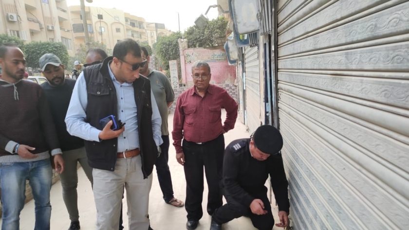 غلق وتشميع 25 مقهى ومطعم ومحل مخالف في الجيزة