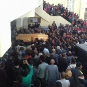 ضحايا حادث محطة مصر| صراخ وبكاء في جنازة "بيشوي" بأسوان