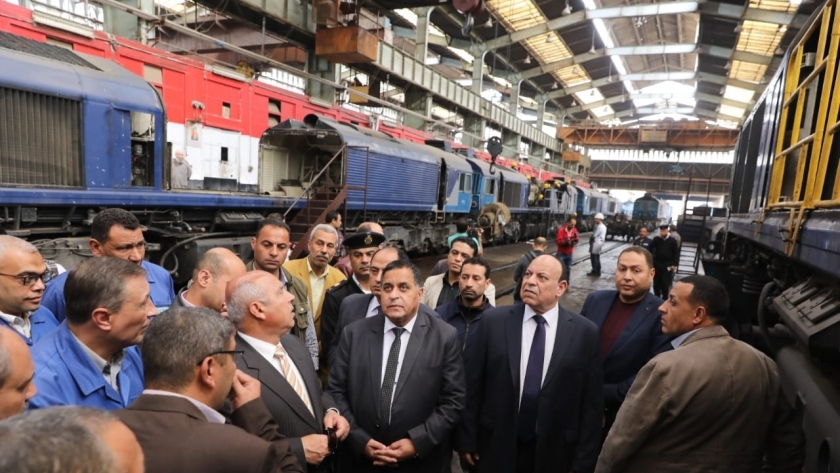 وزير النقل يتابع أعمال العمرة الجسيمة لـ41 "جرار EMD" في ورش "أير ماس"