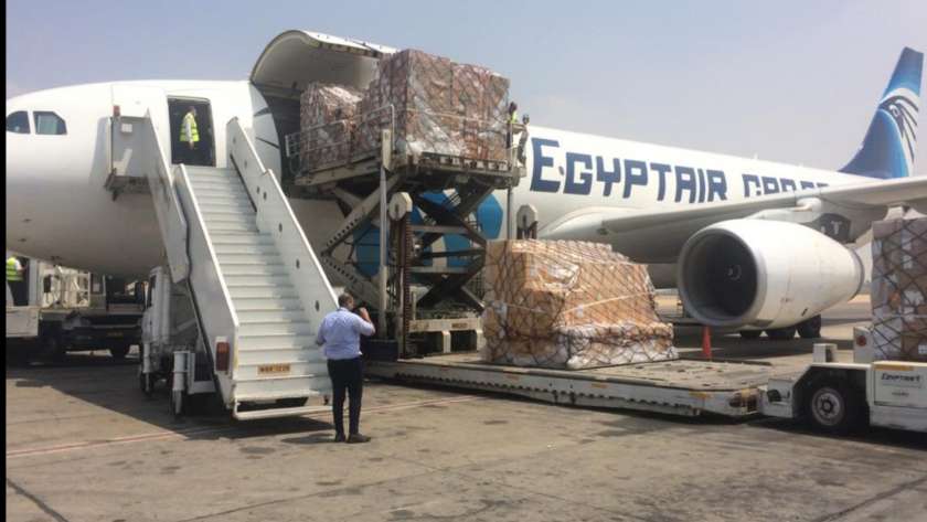مطار القاهرة الدولي يستقبل شحنة جديدة من لقاحات كورونا قادمة من الصين