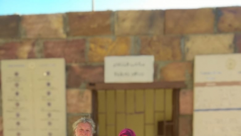 أول زائر لمعبد إيزيس بعد افتتاحه من أستراليا