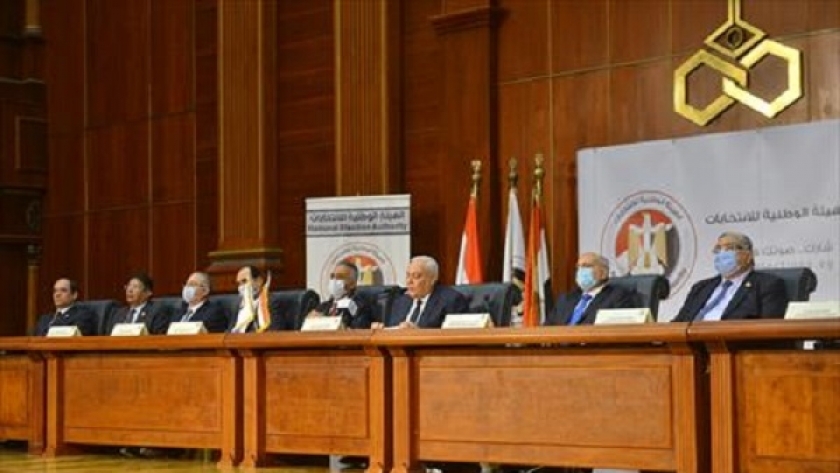 أعضاء الهيئة الوطنية للانتخابات خلال مؤتمر صحفى سابق
