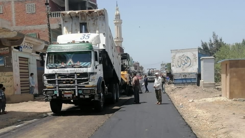 تحسين شبكة الطرق الرئيسية والفرعية وتطبيق أعلى معايير الجودة في كفر الشيخ