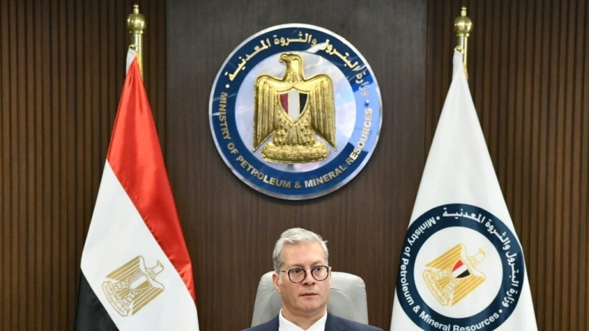 كريم بدوي وزير البترول
