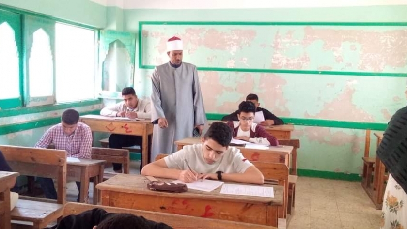 امتحانات النقل الثانوي من داخل لجان إدارة فوه الأزهرية بكفر الشيخ