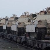 دبابات أبرامز الأمريكية في قاعدة ميهايل كوغالنيسانو الجوية، رومانيا،